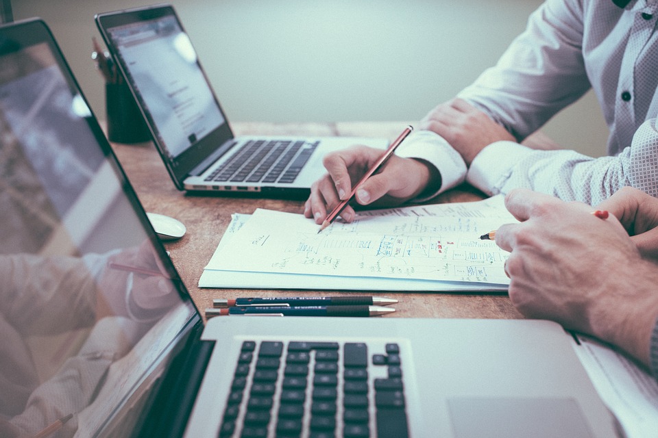 As diferenças entre e-learning e EaD e seus reflexos na gestão do aprendizado